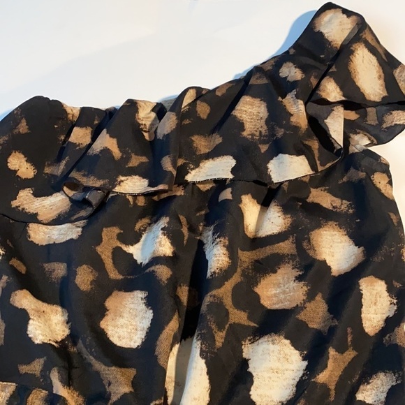 3 for $30 Animal Print off the shoulder tunic medium - Picture 6 of 9